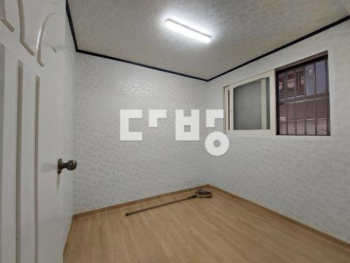 밝고 저렴한 반지층 2룸 화1 베1  즉시 입주 - View 2