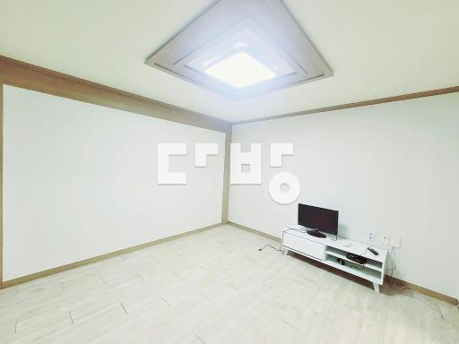 한동대 버스라인.다이소 인근 도배 깔끔 교체 분리형 원룸 - View 4