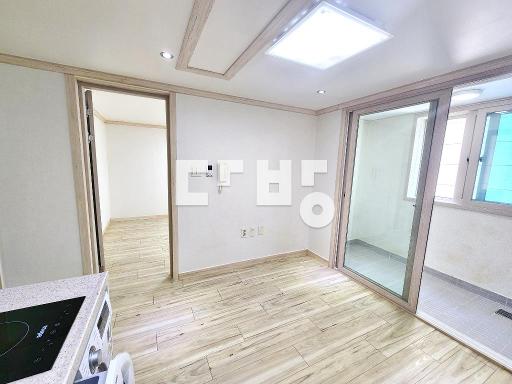 판부 서곡 이편한세상 앞 매봉길 신축급 화이트톤 1.5 빠른 협의입주 - View 4