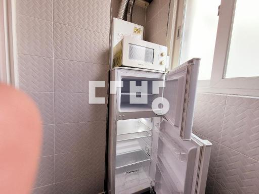 경남대중문 바로앞, 깔끔한 분리형 원룸, 침대까지 풀옵션 - View 4