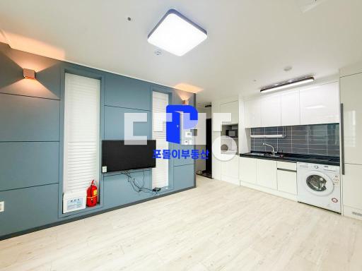 Apartment in 원천동 - View 3