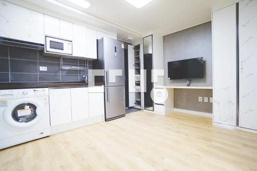 Apartment in 수원시, 우만동, 팔달구 - View 2