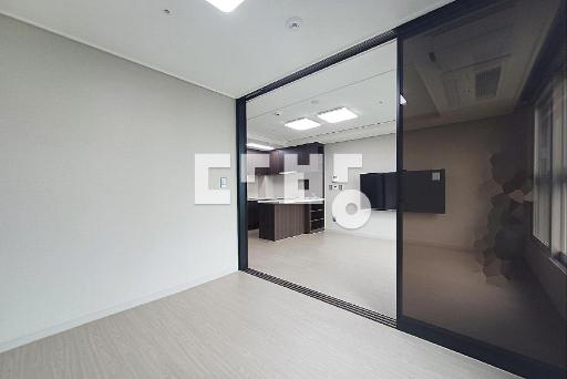 Apartment in 성곡동 - View 4