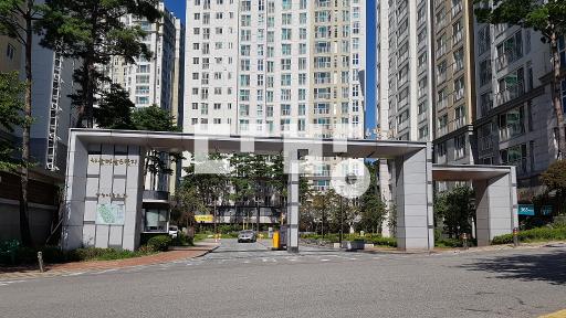 Apartment in 중산동 - View 2