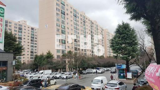 재건축 추진중으로 수리된 매물  협의이사 가능합니다. - View 2