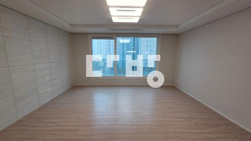 알파룸 있어 활용성 좋고 단지 조성된 세대, 시스템 4대 - View 2