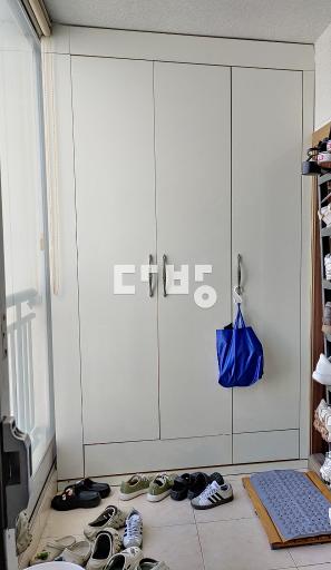 입구동 고층 막힘없는 전망 작은방확장 전체도배예정 이사6월11일이후 - View 2