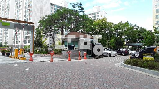 초중학교 바로앞 거실 작은방 확장형 집주인거주 집상태 양호 예쁜 정원뷰 - View 3