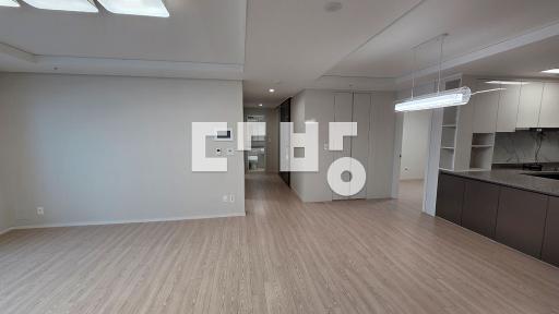 알파룸 있어 활용성 좋고 단지 조성된 세대, 시스템 4대 - View 3