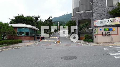 입주협의/ 방3,화2/ 피로티3층/ 올확장/ 부분수리하여깨끗함 - View 2