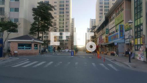 일조량좋은 남향,8월초 이후입주,관리잘된 집,조건협의 가능 - View 2