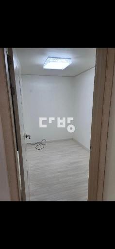 LH,SH.주차가능, 방2개,엘베있음. - View 5