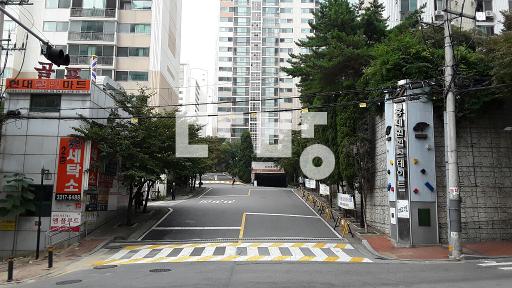 남향의 로얄동,입구동,대단지 아파트,대중교통 5분거리 - View 2