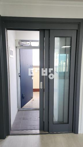 내부샤시포함 올수리,이사항시
앞에 와룡공원뷰
주변생활  인프라 잘 갖춰짐 - View 2