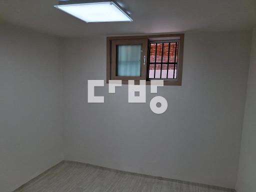 공덕역10분거리  일층같은등기상지층 주인이  여성만 원함  반려동물금지 - View 2