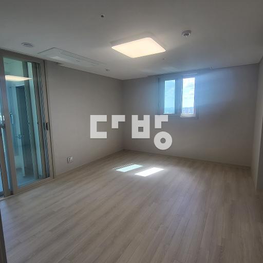 33.집상태최상.주방+거실 개방감 좋은 타입. 중문.시스템에어컨5대 - View 2