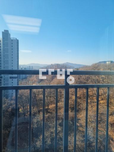 숲조망권이 좋은집. 에어컨2대 설치됨. 7월15일 입주가능 - View 2