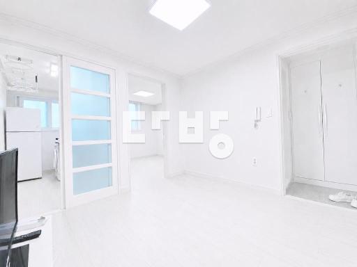 POINT III 눈부신채광 III 합리적인가격 III - View 2
