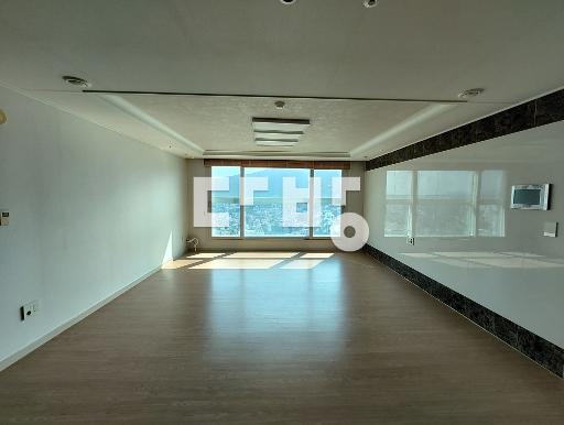 Apartment in 청룡동 - View 2