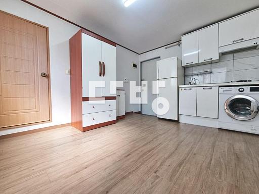 Apartment in 신사동 - View 2