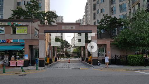 이사날짜협의가능,7호선공사중,학교,중심상가,광역버스인접,생활편리함. - View 2
