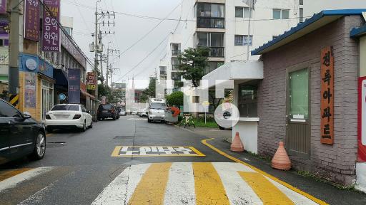 Apartment in 수원시, 율전동, 장안구 - View 2