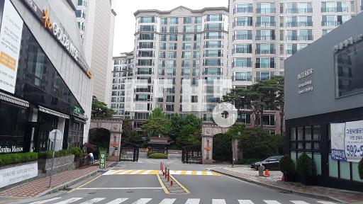70 조경뷰 함지박 사거리 인근 5개동 단지형 대형 아파트 - View 3