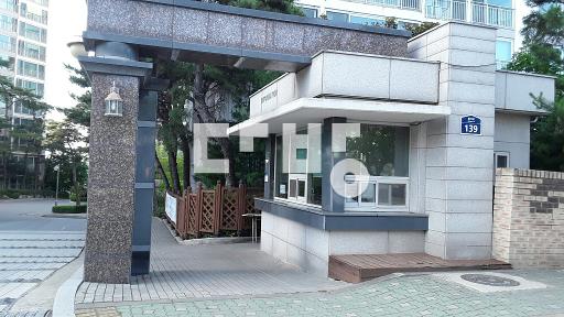 Apartment in 이화동 - View 2