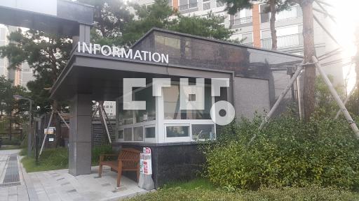 남향,내부깨끗,일조조망좋음,상무역인접,즉시입주가능 - View 2