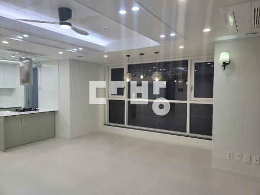 화이트톤 인테리어,4룸 고층양창 파노라마뷰,생활편의시설굿,세운개발호재기대 - View 2