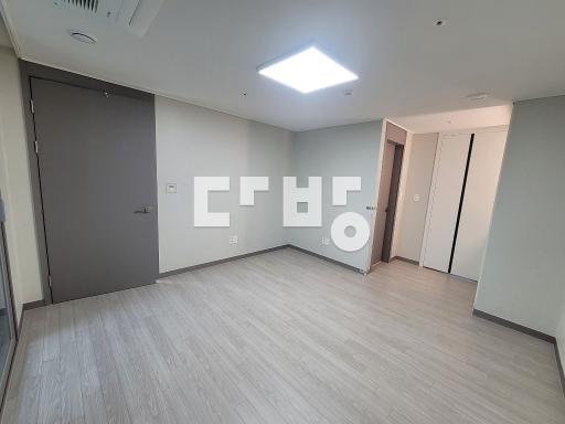 강력추천. 빠른 실입주 가능. 주인거주 관리잘된집. 방3개 - View 2