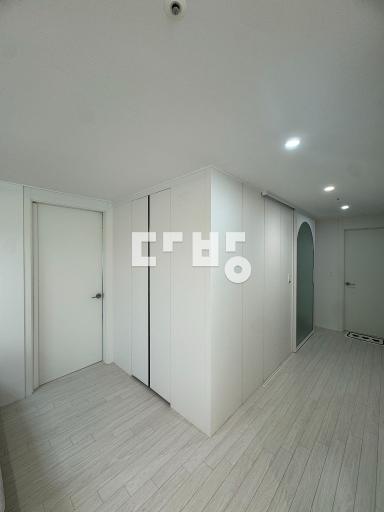 풀인테리어,모델하우스급리모델링,해당실사,탁트인시야,간접등,실링팬,복도아치 - View 3