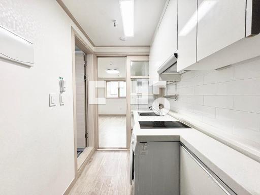 Apartment in 수원시, 인계동, 팔달구 - View 2