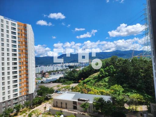 남동향 로얄층 산조망 뻥 뚫린 뷰 빠른입주가능 - View 2
