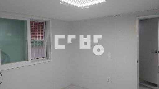 신흥3동 정상부분 반지하 투룸입니다 - View 5