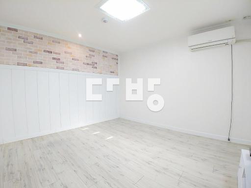 ll 현장실사진 ll 화이트톤.채광좋음.도배완료.주차편리.즉시입주.풀옵션 - View 4