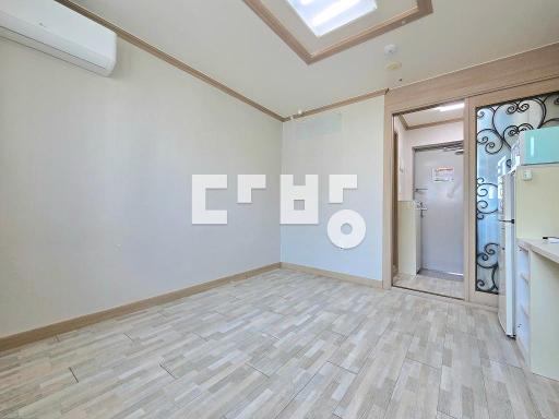 + 원픽 + 단기 최저가 . 1년은 보300월40 . 깔끔한 인테리어 - View 4
